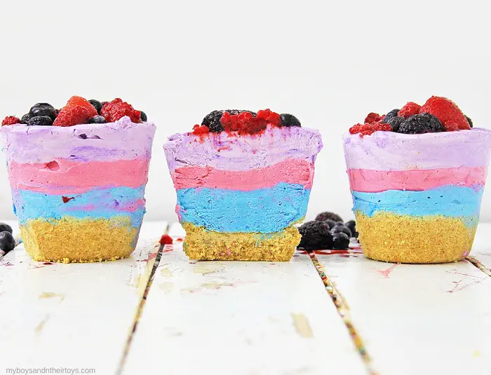 mixed berry cheesecake cups